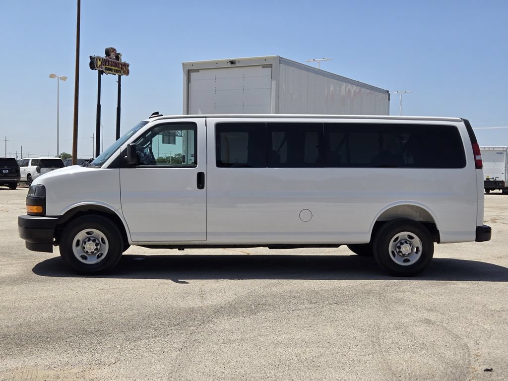 Used 2025 Chevrolet Express 3500 LS RWD image 4