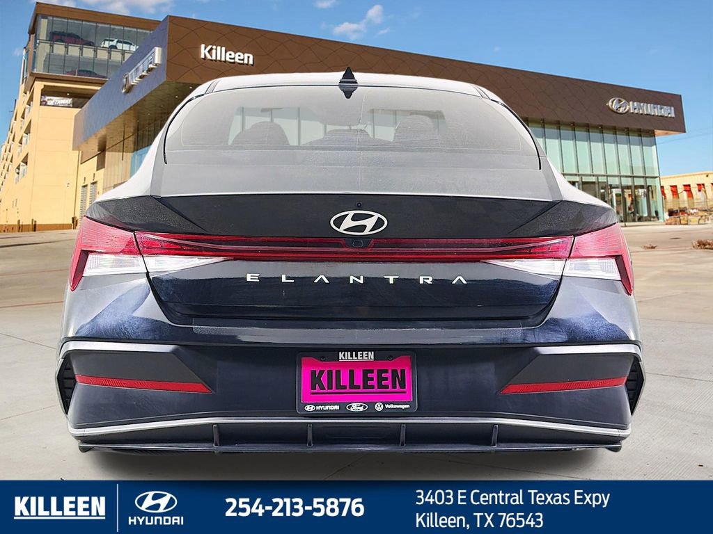 Used 2024 Hyundai Elantra SEL w/ Convenience Package FWD image 5