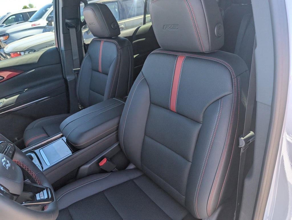 New 2026 Chevrolet Traverse RS w/ LPO, Floor Liner Package image 9