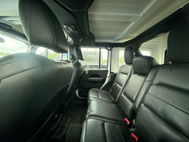 Used 2018 Jeep Wrangler Unlimited Sahara AWD/4WD image 11
