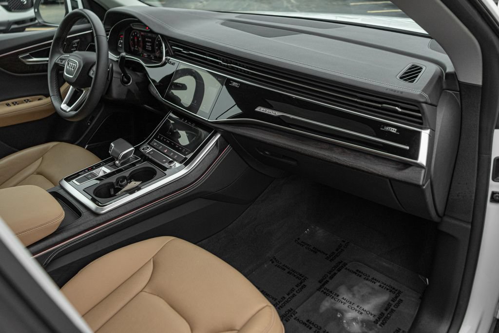 Used 2025 Audi Q8 Premium Plus AWD/4WD image 32
