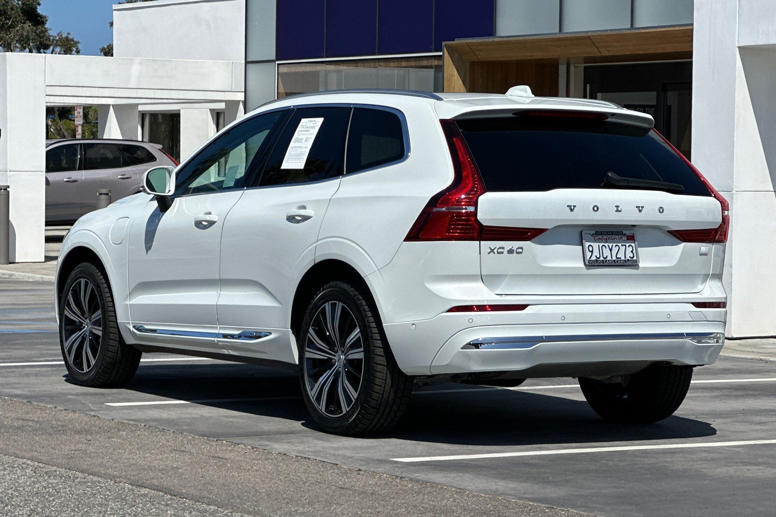 Certified 2023 Volvo XC60 T8 Plus AWD/4WD image 6