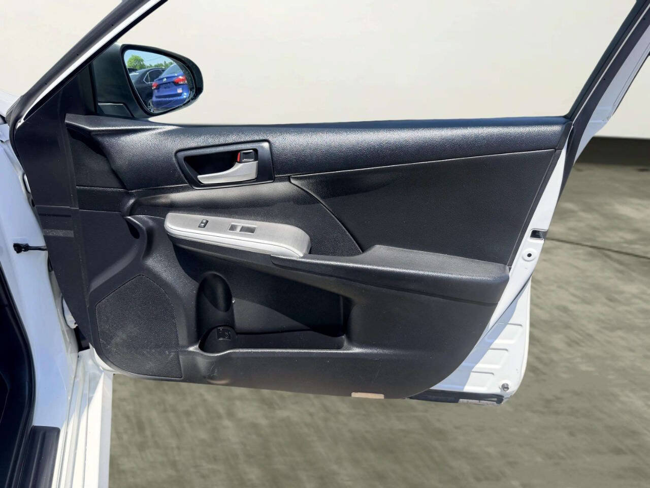 Used 2014 Toyota Camry SE FWD image 27