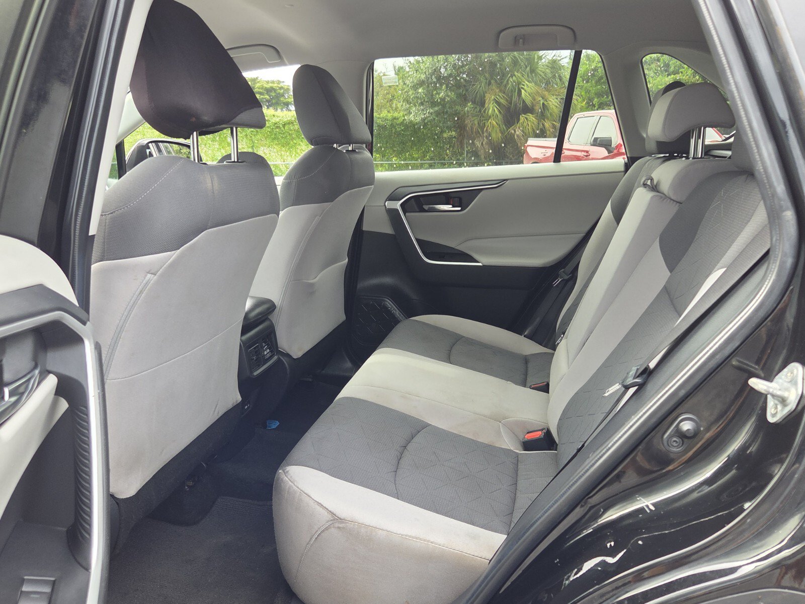 Used 2022 Toyota RAV4 XLE FWD image 10