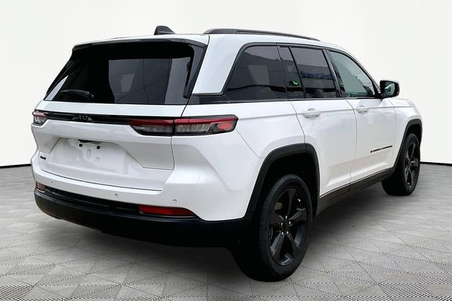 Used 2024 Jeep Grand Cherokee Altitude AWD/4WD image 5