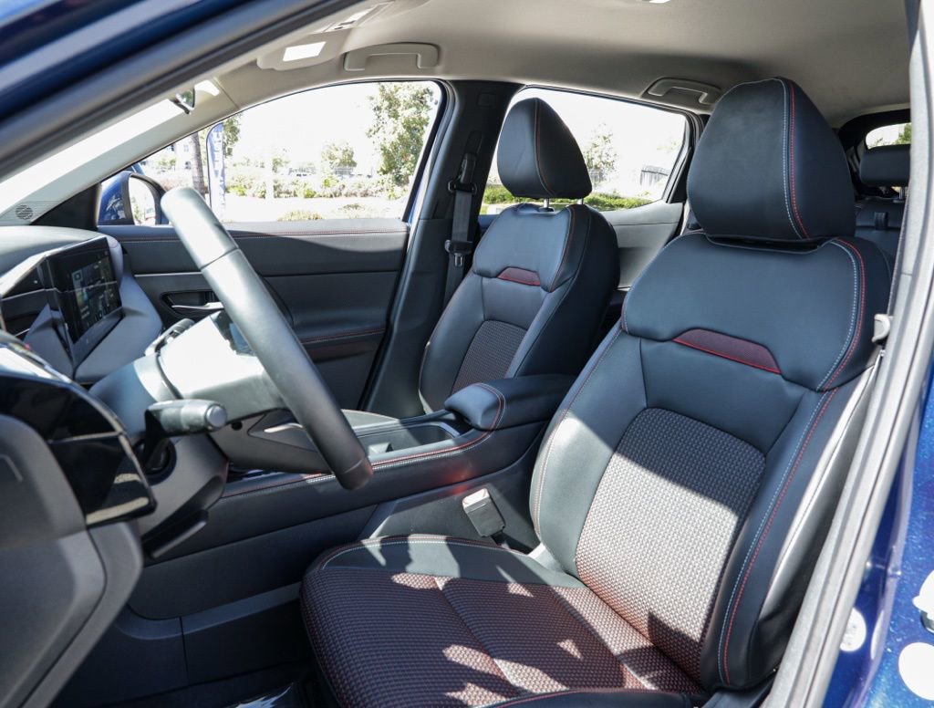 Used 2025 Nissan Kicks SR FWD image 16
