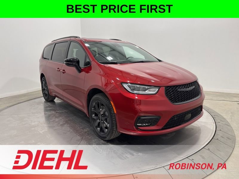 New 2026 Chrysler Pacifica Limited AWD/4WD image 1