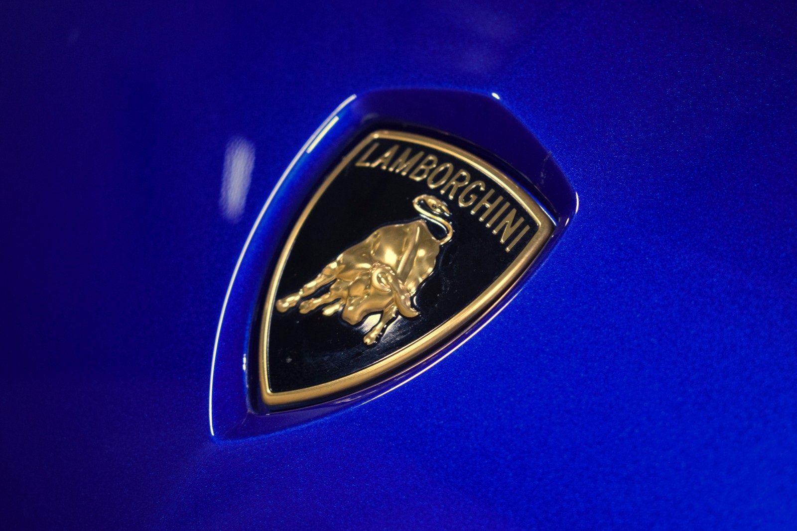 Used 2019 Lamborghini Aventador S image 3