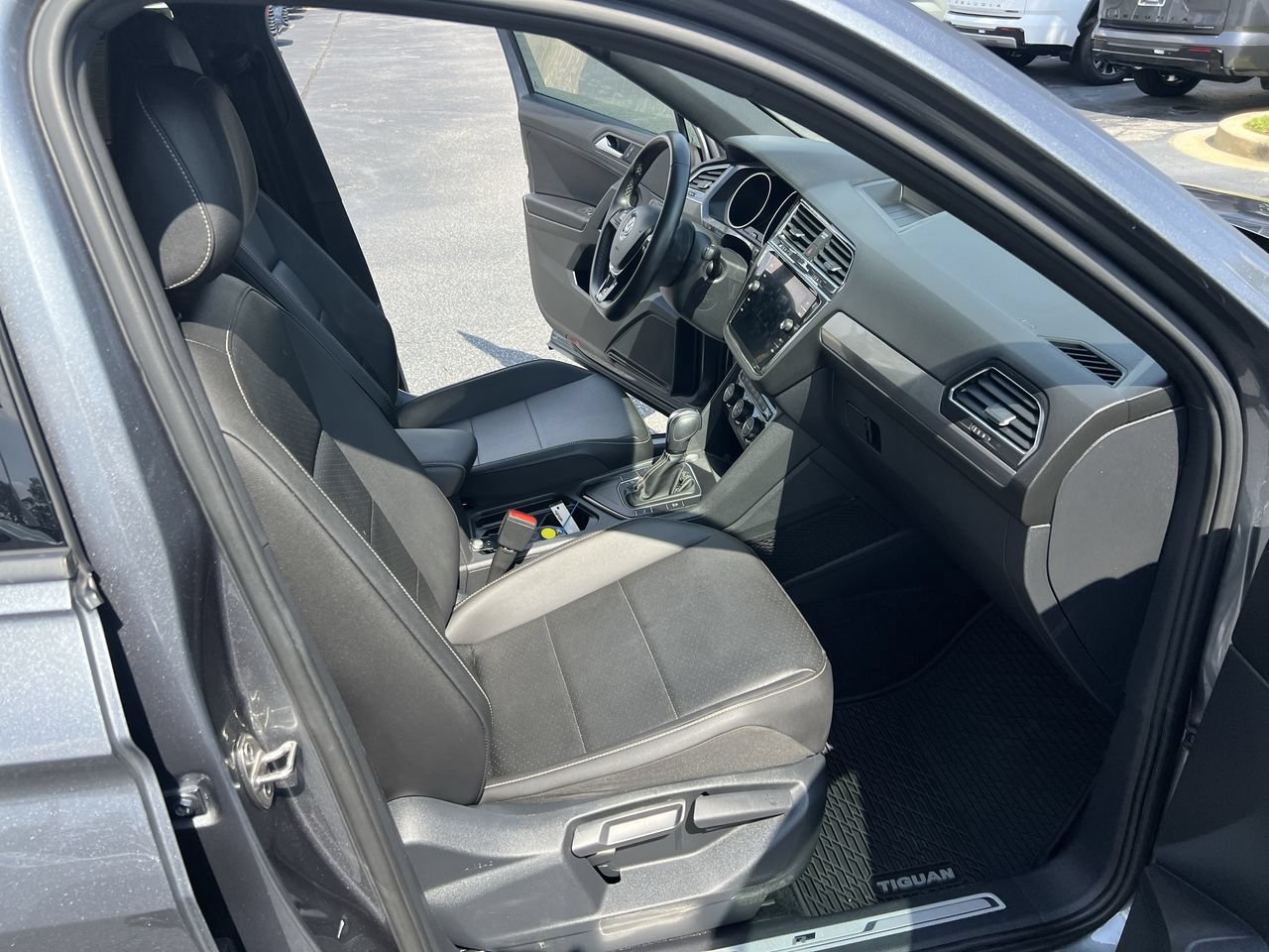 Used 2021 Volkswagen Tiguan SE R-Line FWD image 35