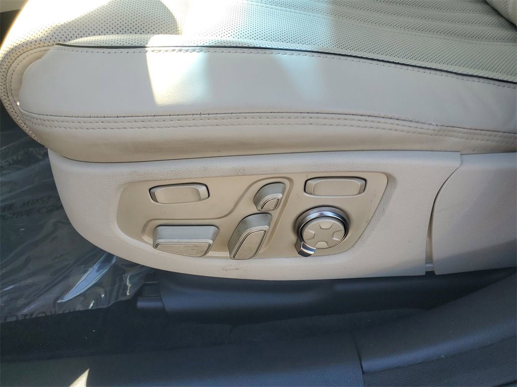 Used 2019 Genesis G90 3.3T Premium image 17