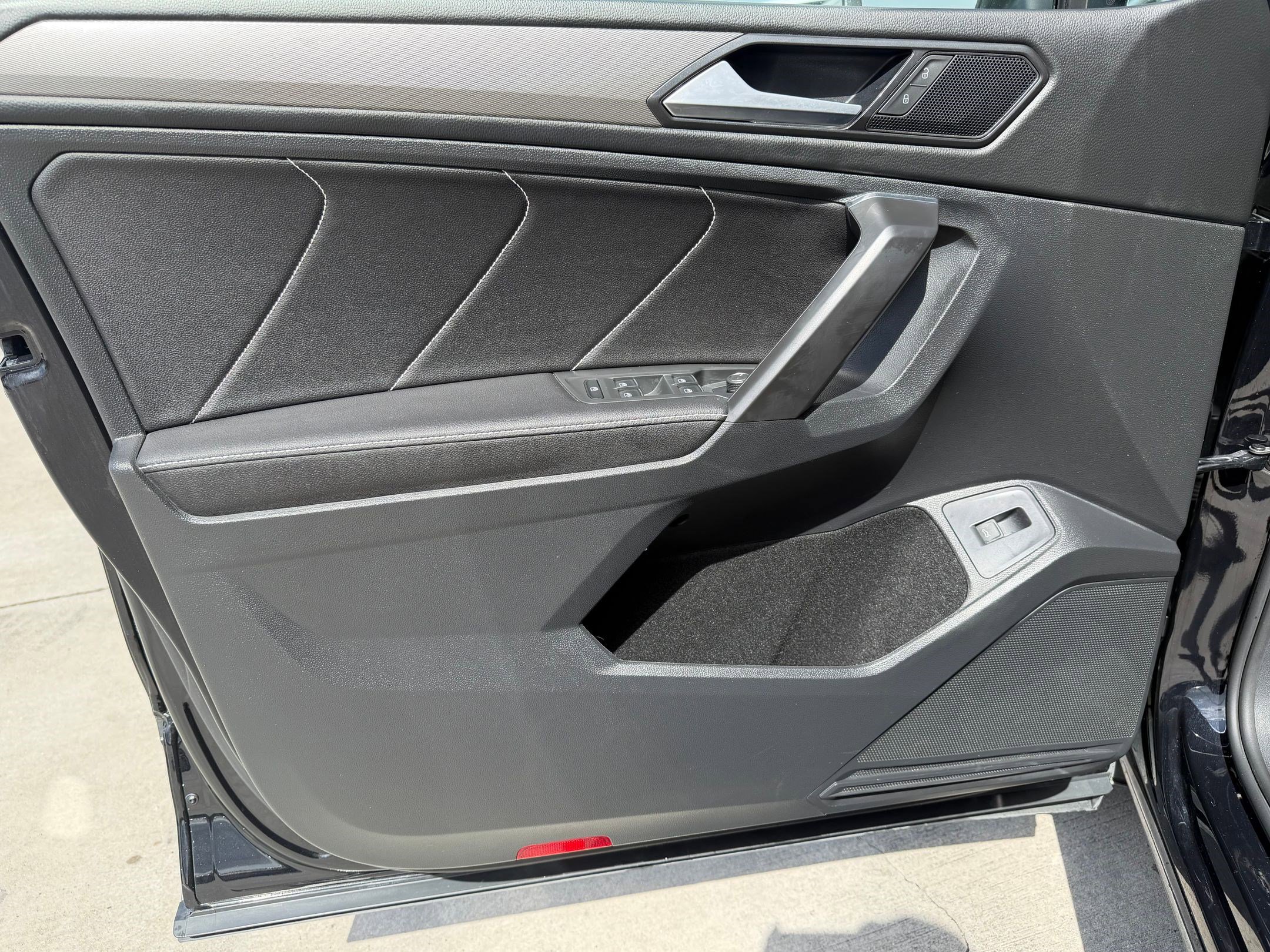 Certified 2022 Volkswagen Tiguan SE image 12