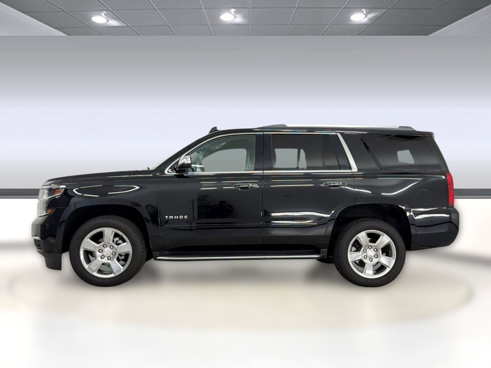 Used 2019 Chevrolet Tahoe Premier RWD image 2