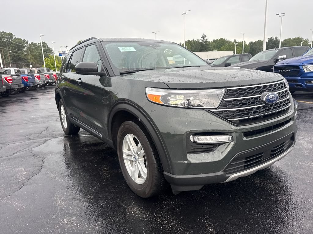 Used 2024 Ford Explorer XLT w/ Equipment Group 202A AWD/4WD image 4