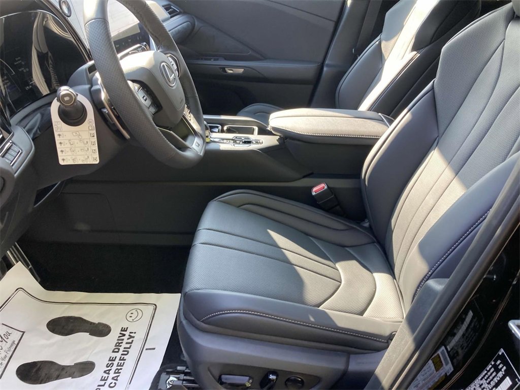 New 2025 Lexus TX 500h AWD image 12
