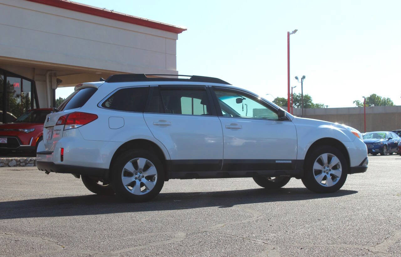 Used 2012 Subaru Outback 2.5i Limited AWD/4WD image 3