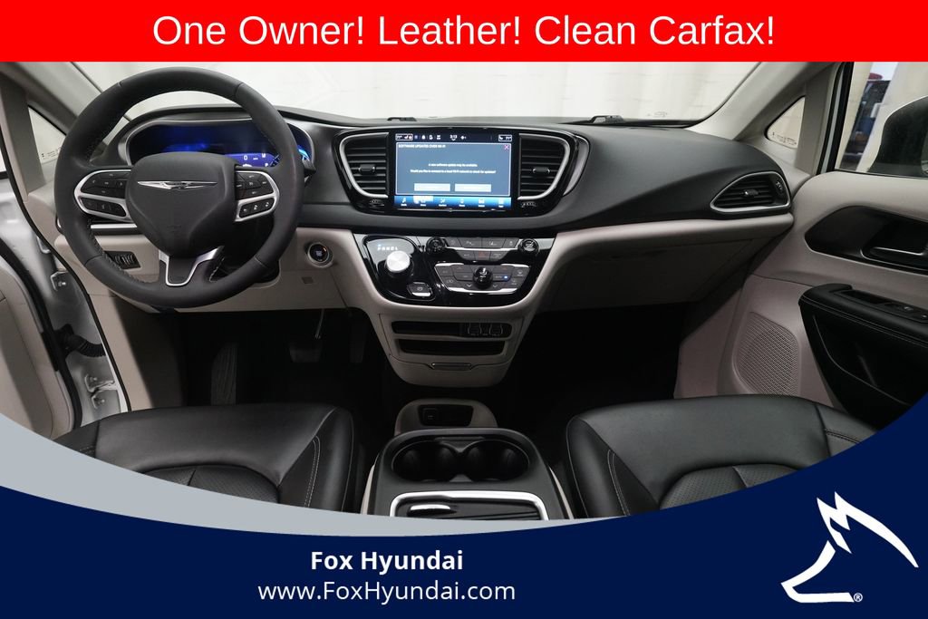 Used 2023 Chrysler Pacifica Touring-L FWD image 5