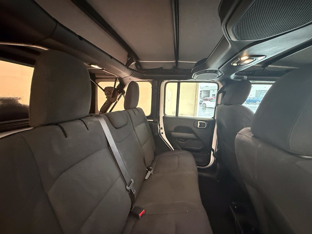 Used 2023 Jeep Wrangler Unlimited Sahara AWD/4WD image 19