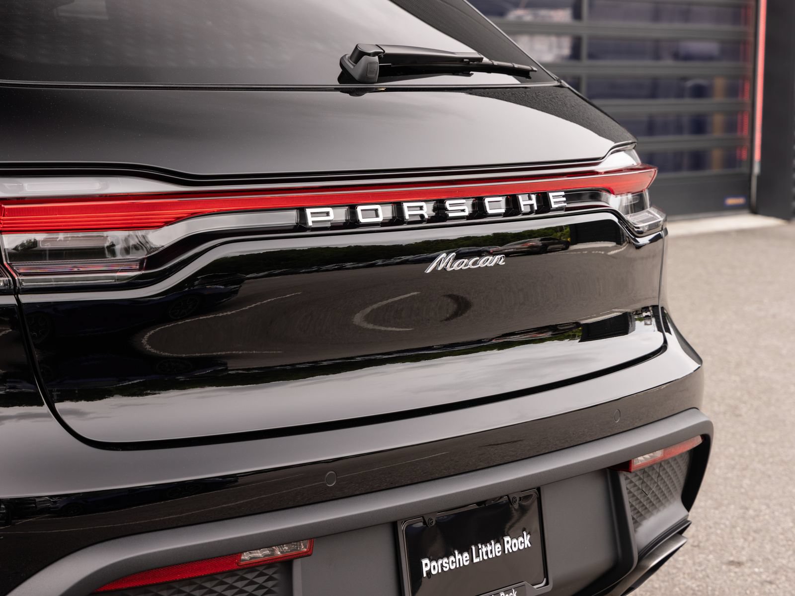 Certified 2026 Porsche Macan AWD/4WD image 12