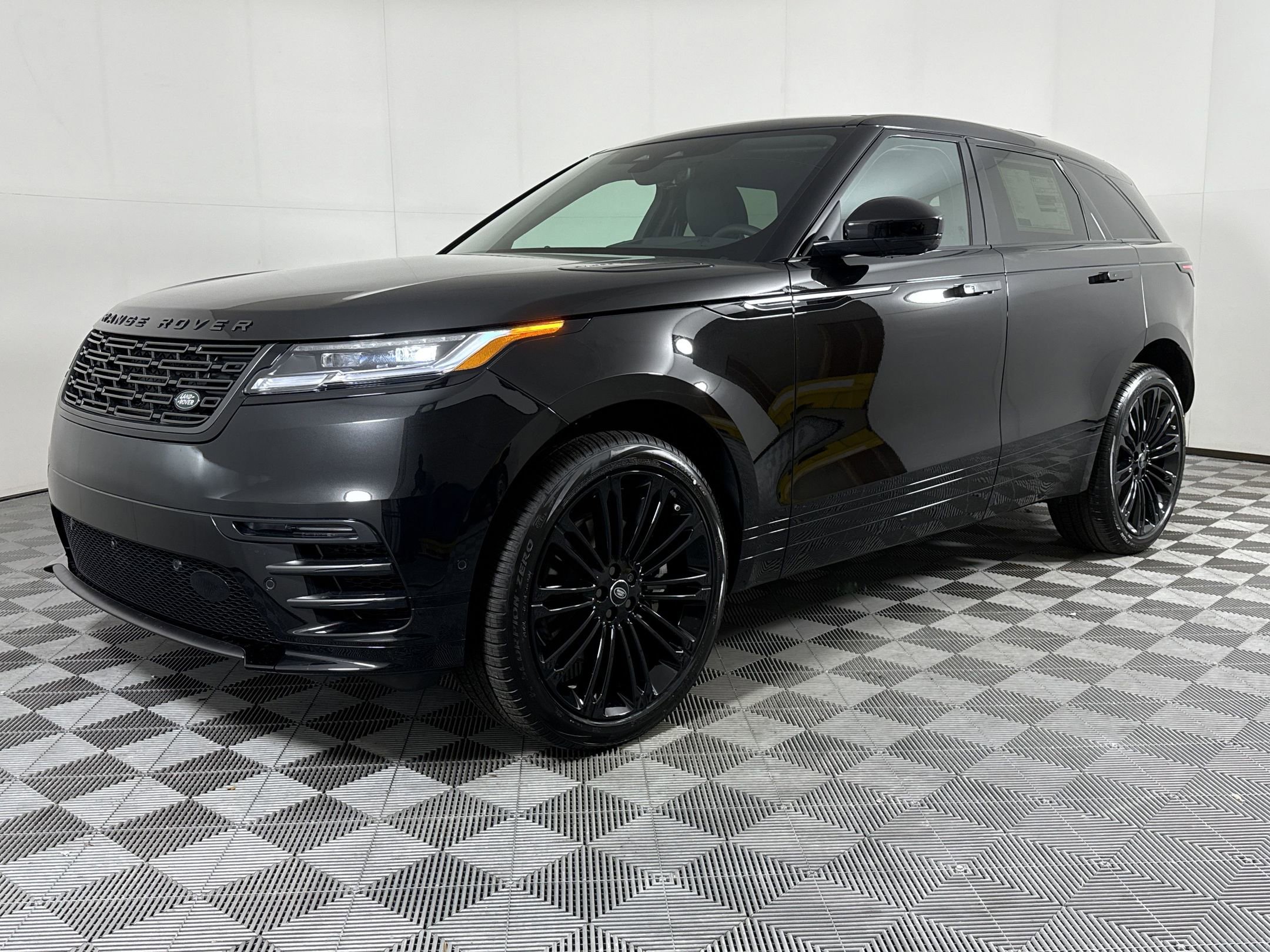 New 2026 Land Rover Range Rover Velar Dynamic SE AWD/4WD image 1