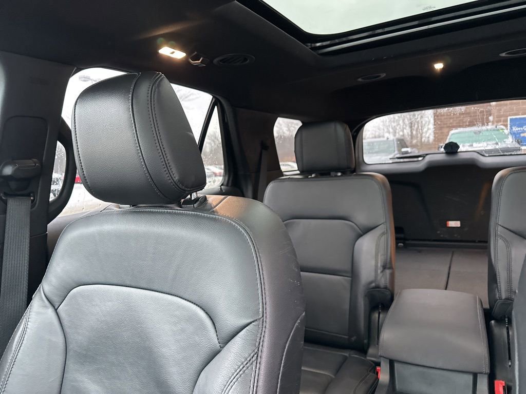 Used 2018 Ford Explorer XLT w/ Equipment Group 202A image 11