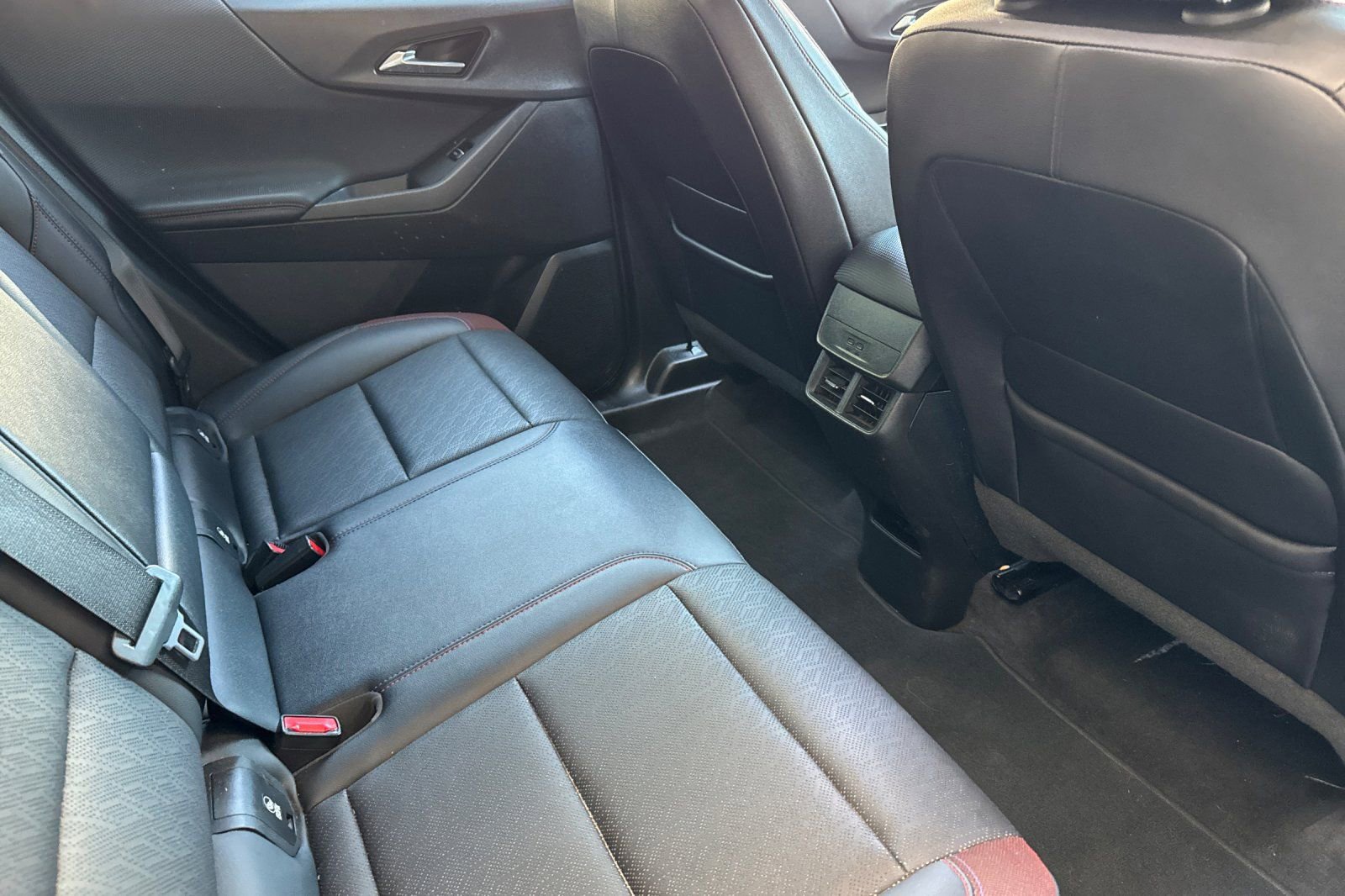 Used 2025 Chevrolet Equinox RS AWD/4WD image 18