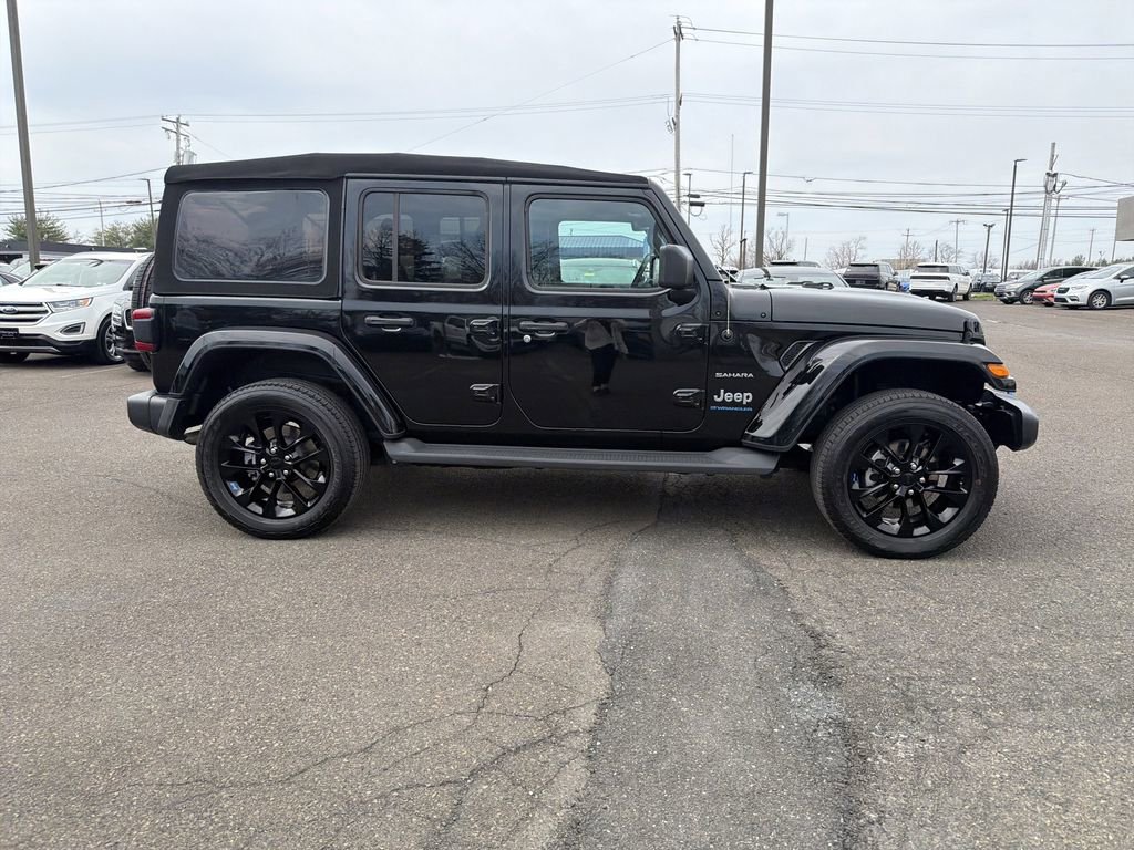 Used 2023 Jeep Wrangler Unlimited Sahara w/ Cold Weather Group AWD/4WD image 7