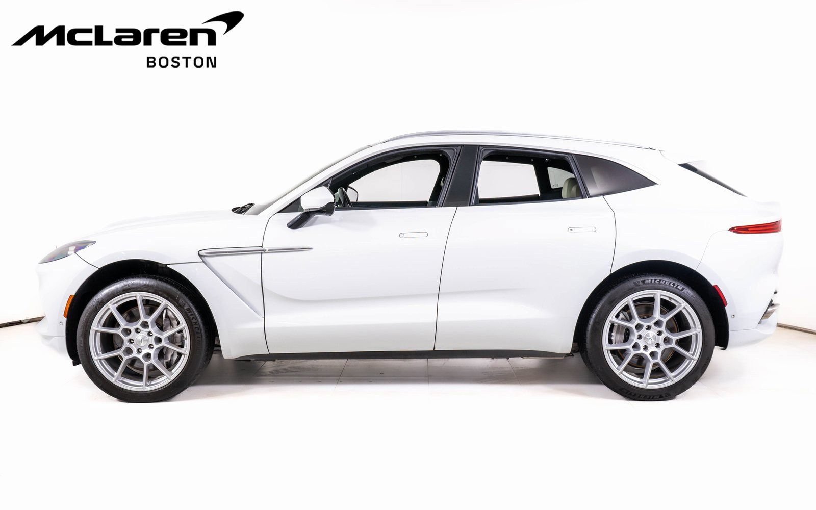Used 2022 Aston Martin DBX AWD/4WD image 2