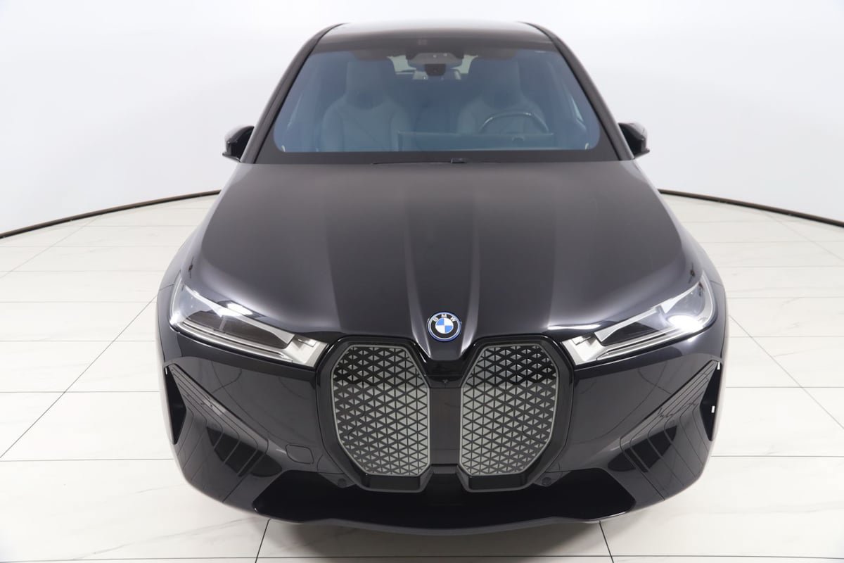 Used 2023 BMW iX xDrive50 w/ Sport Package AWD/4WD image 60