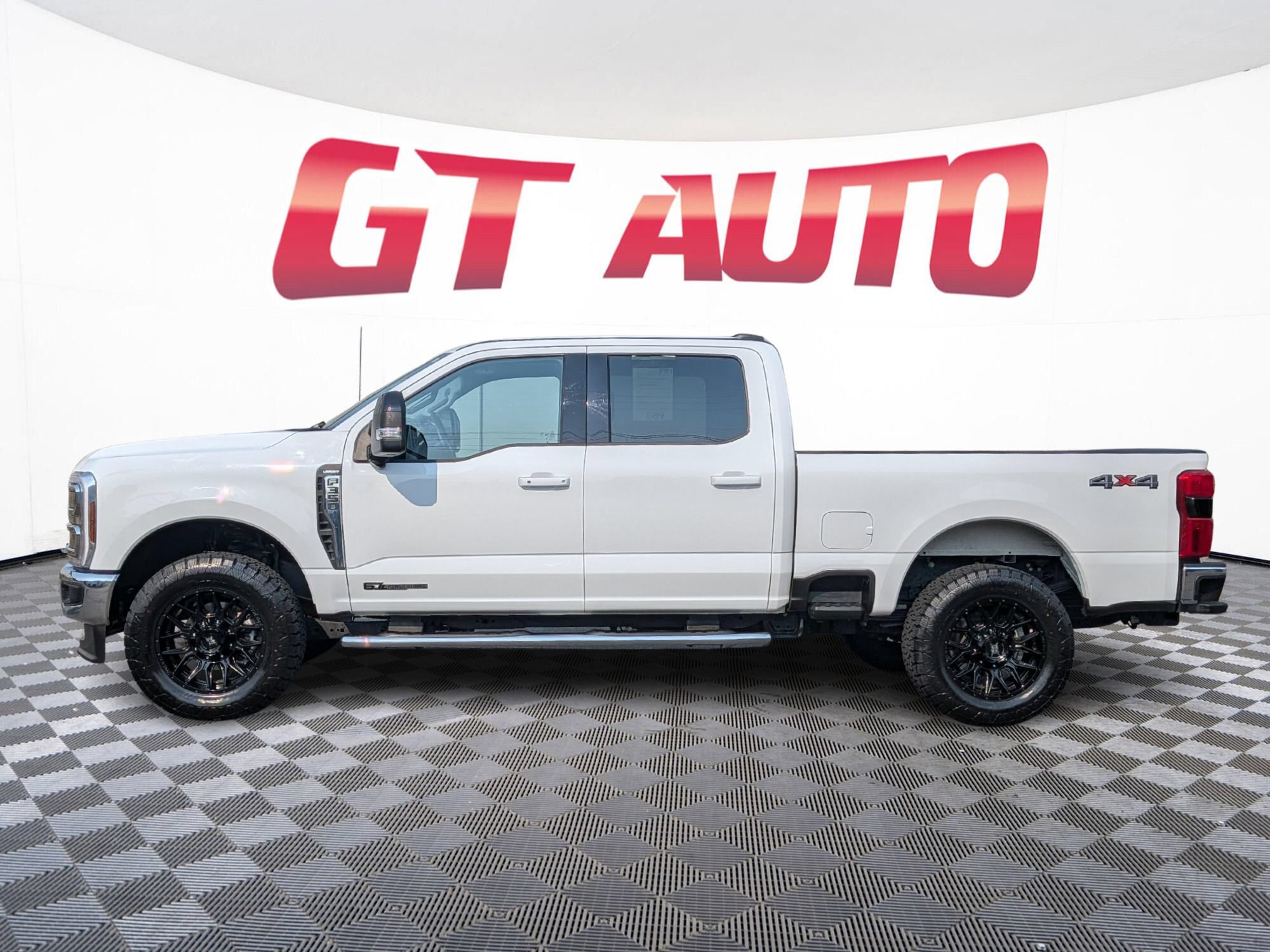 Used 2026 Ford F350 Lariat AWD/4WD image 3
