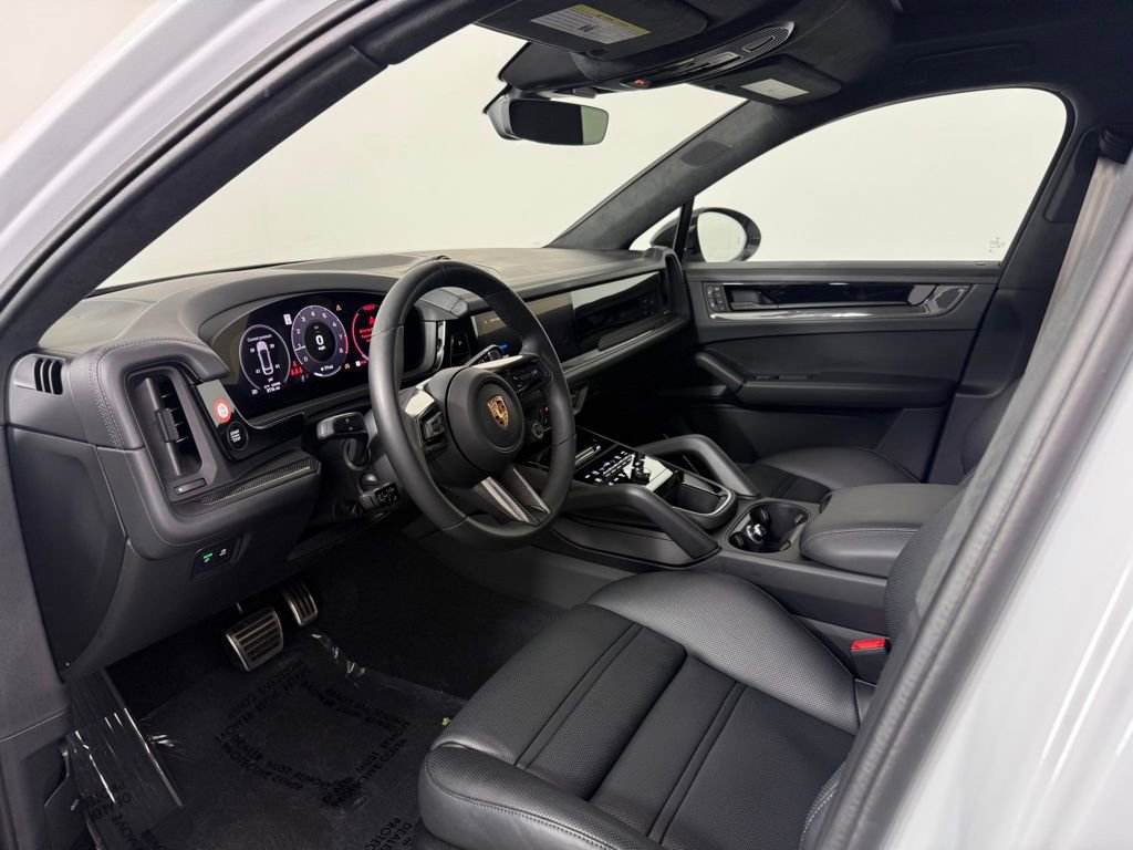 Certified 2025 Porsche Cayenne GTS image 4