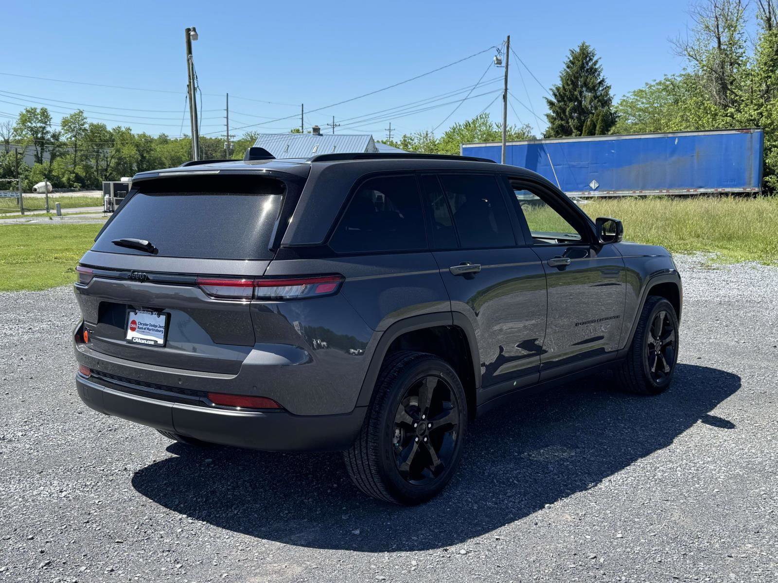 Used 2025 Jeep Grand Cherokee Altitude AWD/4WD image 20