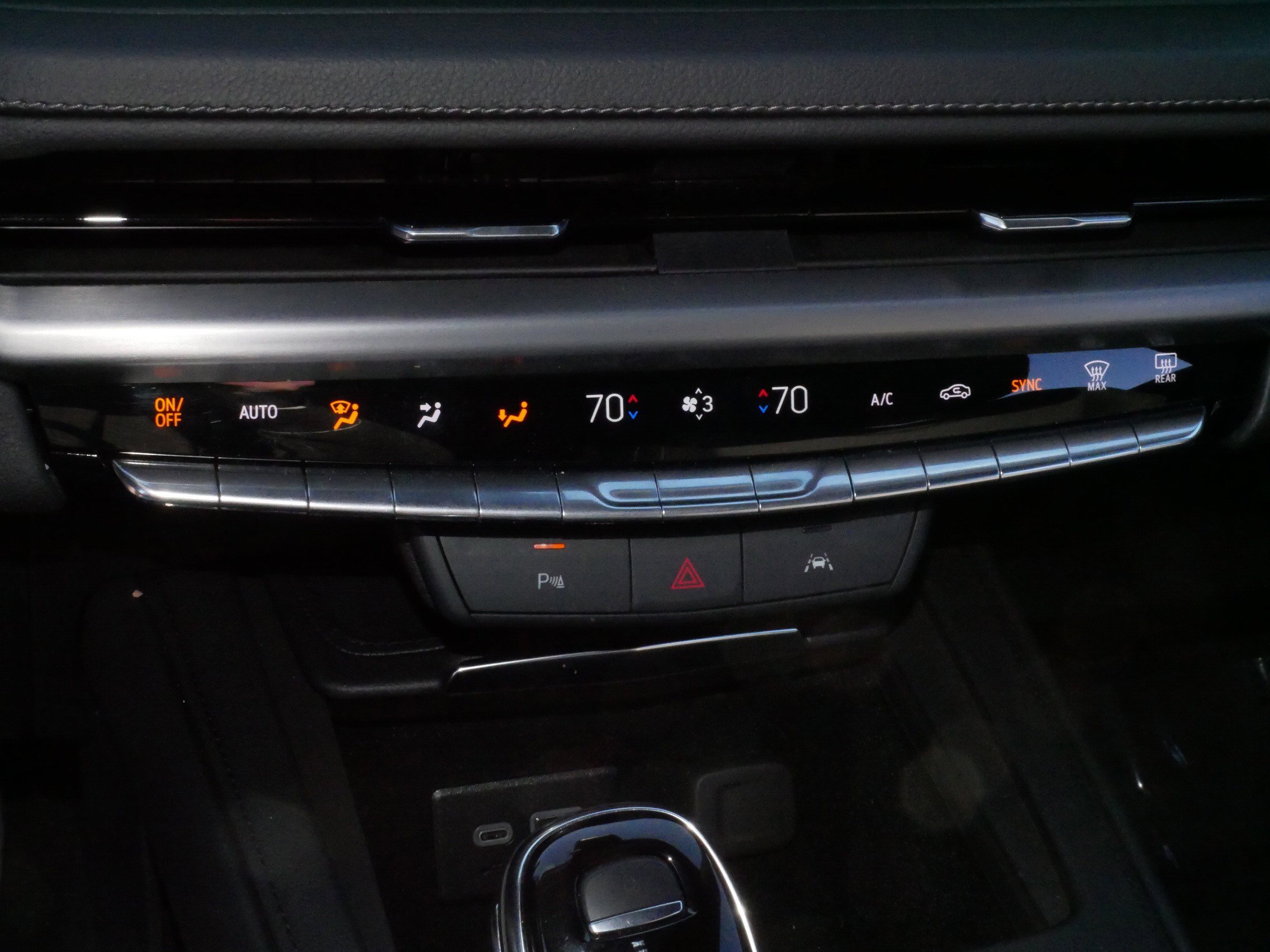 Used 2025 Cadillac XT4 Premium Luxury image 23