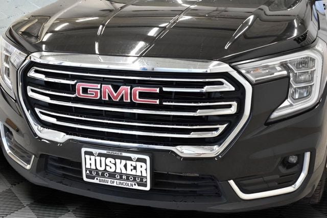 Used 2024 GMC Terrain SLT AWD/4WD image 16
