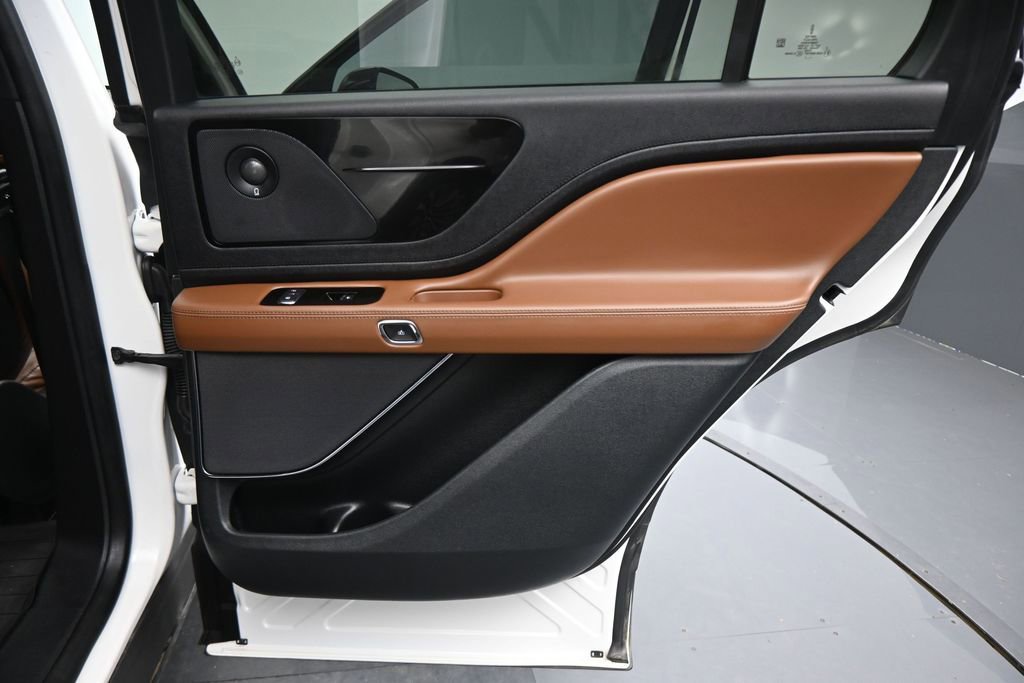 Used 2022 Lincoln Aviator Reserve w/ Equipment Group 201A RWD image 8