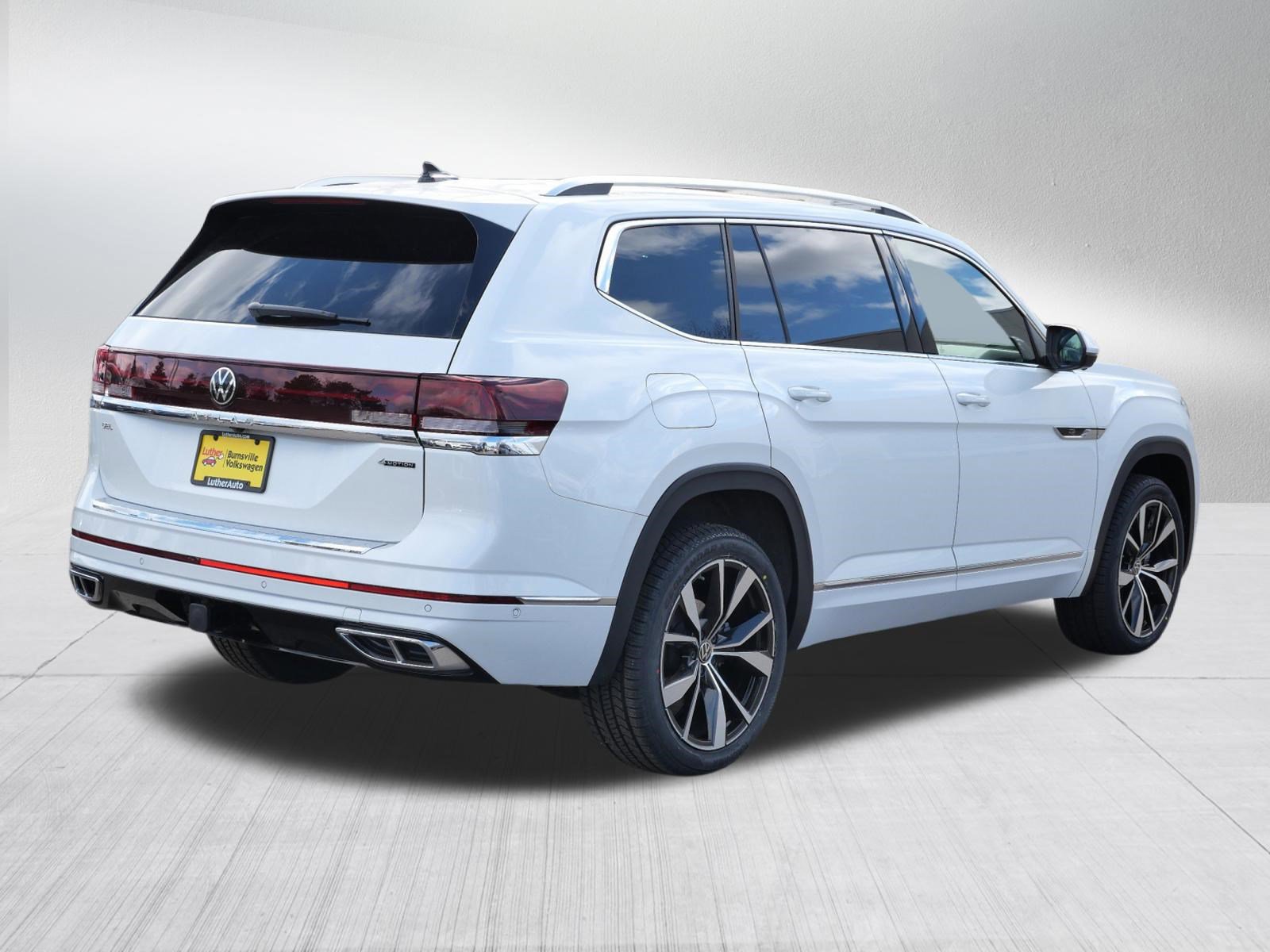 Certified 2024 Volkswagen Atlas SEL Premium R-Line image 7