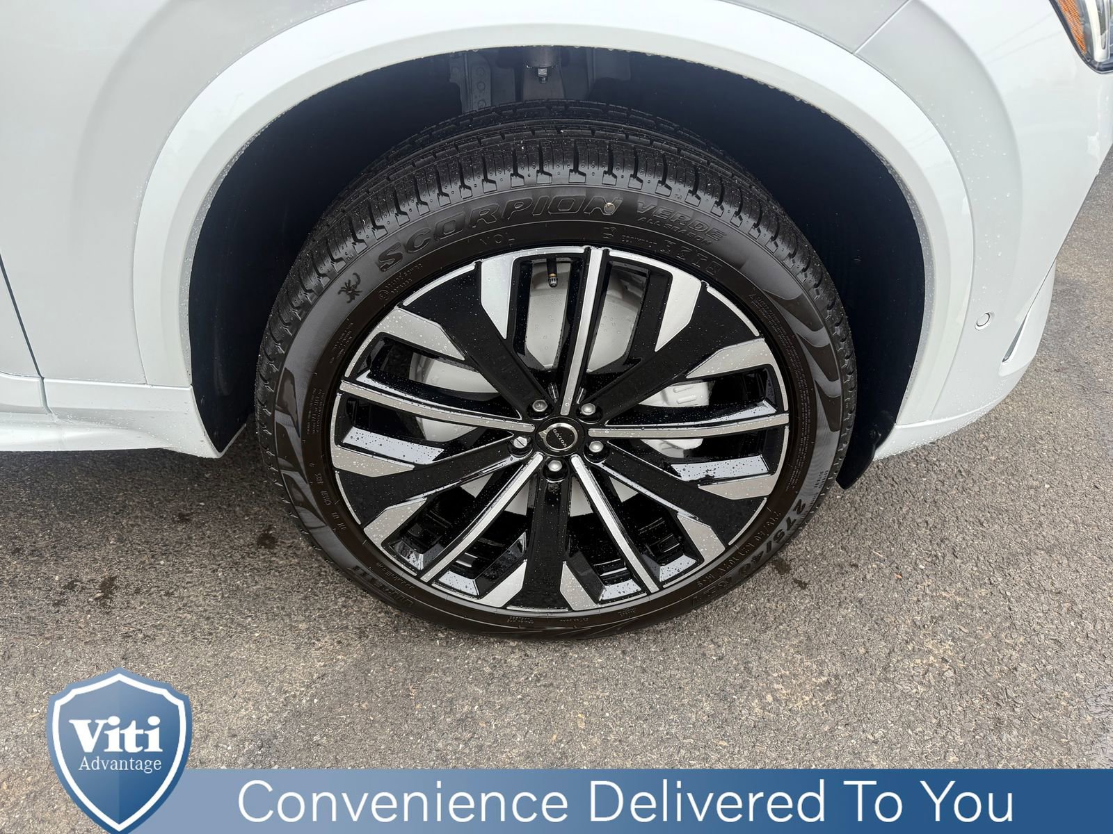 New 2026 Volvo XC90 B6 Plus w/ Protection Package Premier image 10