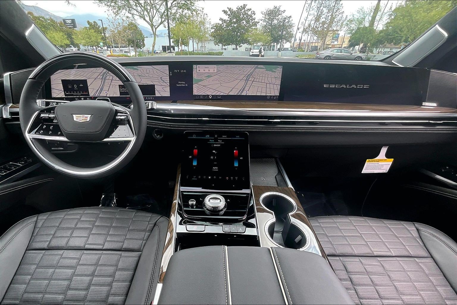New 2026 Cadillac Escalade Platinum Luxury w/ LPO, Radiant Package AWD/4WD image 7