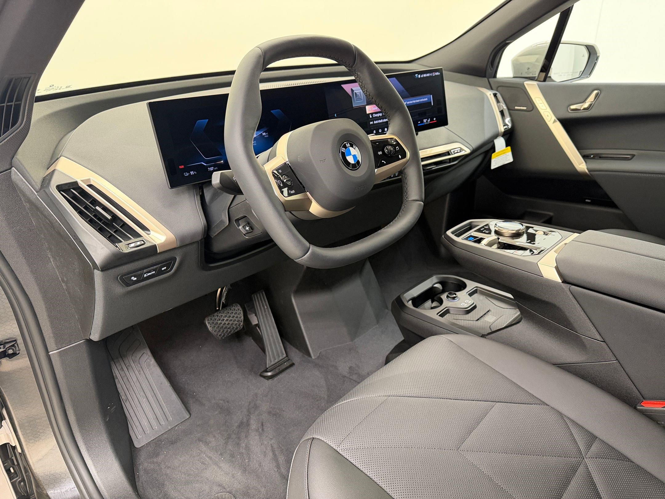 New 2026 BMW iX xDrive45 image 4