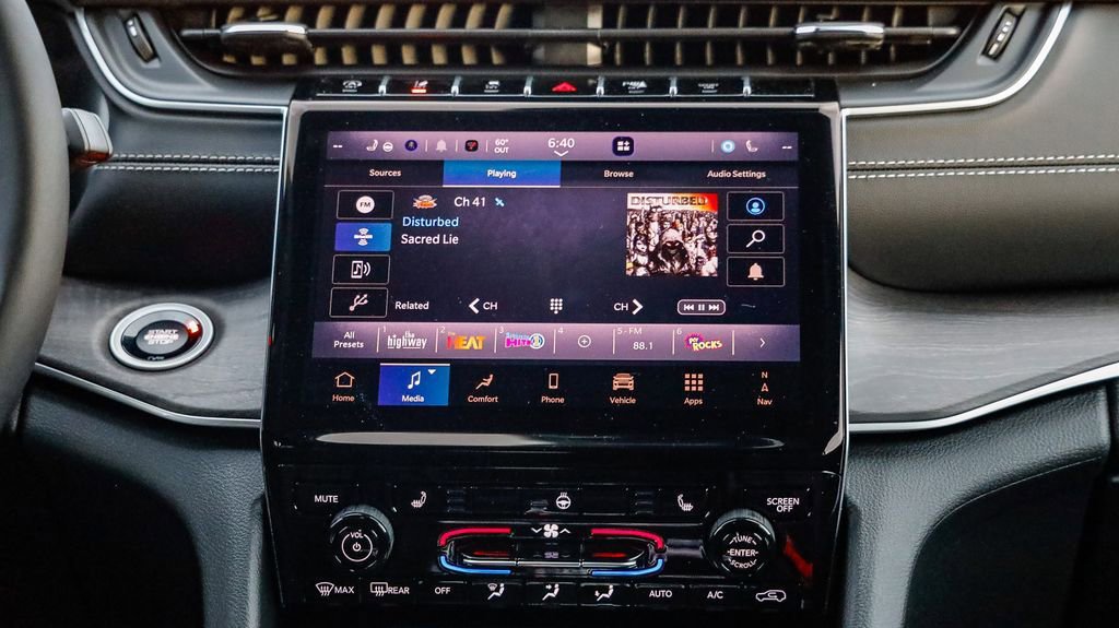 New 2025 Jeep Grand Cherokee L Limited w/ Black Appearance Package image 15