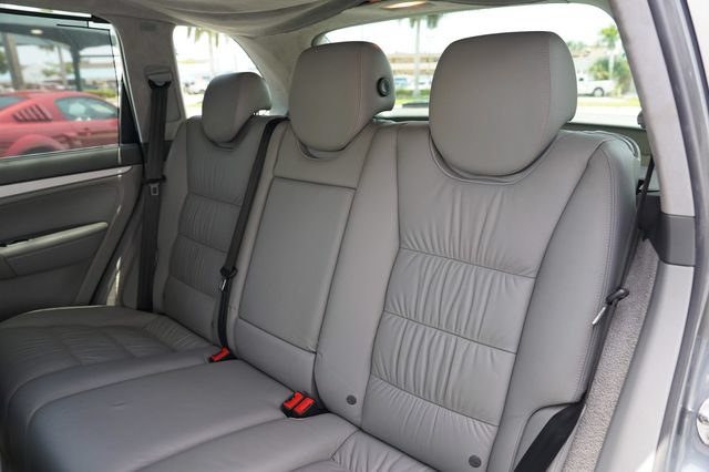 Used 2005 Porsche Cayenne Turbo AWD/4WD image 12