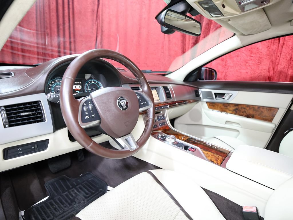 Used 2015 Jaguar XF Sport RWD image 12