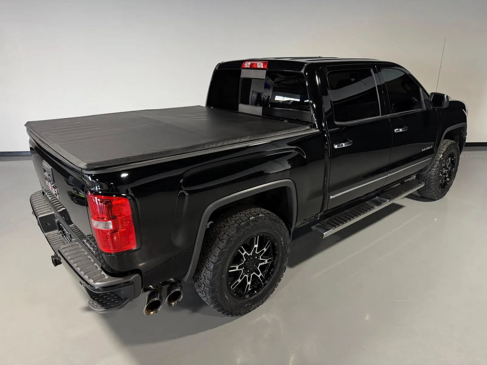 Used 2014 GMC Sierra 1500 Denali w/ Suspension Package, Off-Road AWD/4WD image 40
