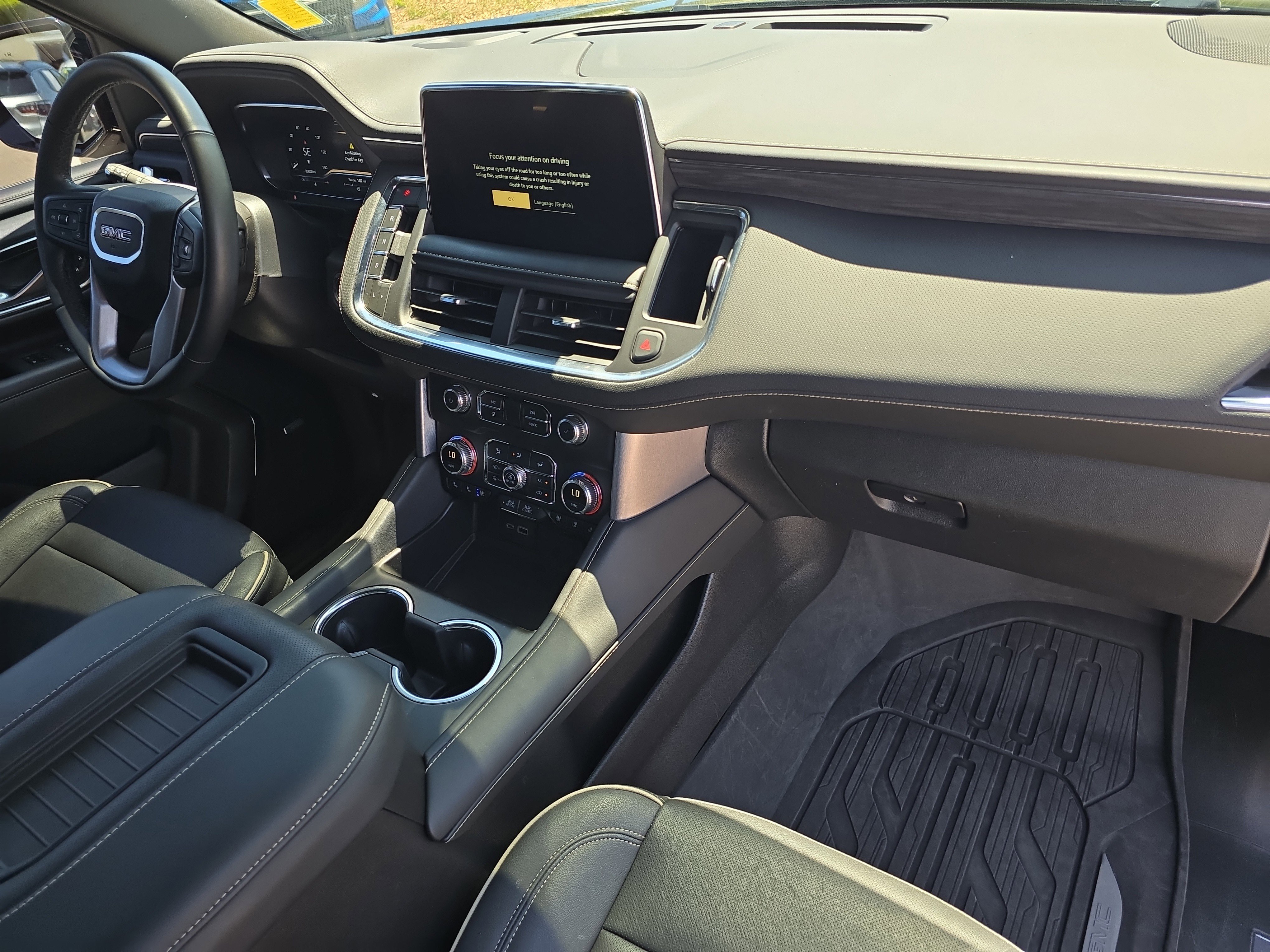 Used 2023 GMC Yukon SLT w/ SLT Luxury Package AWD/4WD image 12