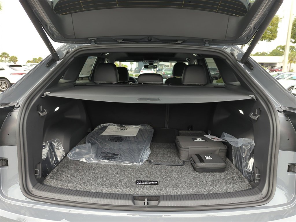 New 2026 Volkswagen Atlas Cross Sport SEL R-Line image 15