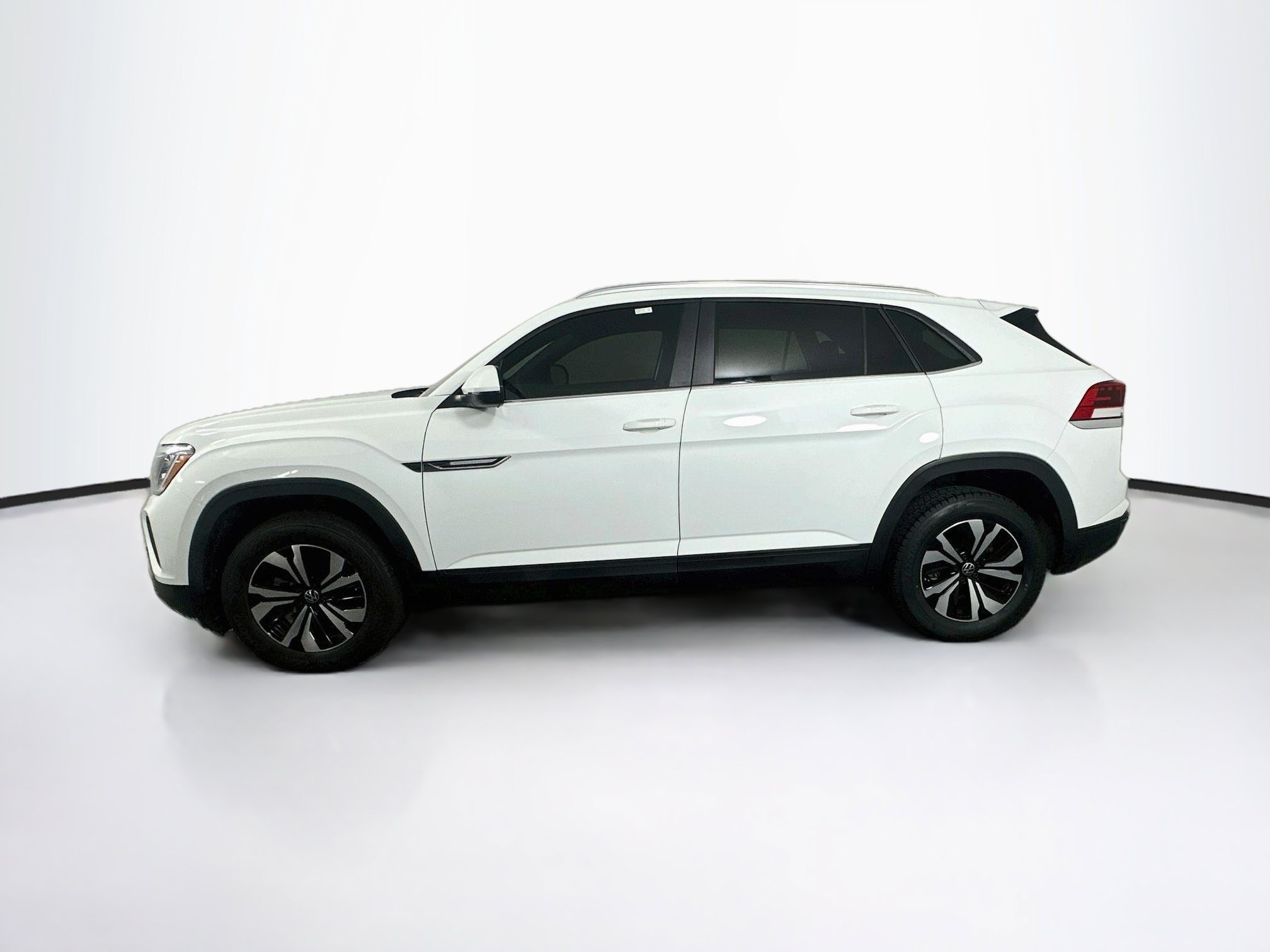 Used 2024 Volkswagen Atlas Cross Sport SE FWD image 4