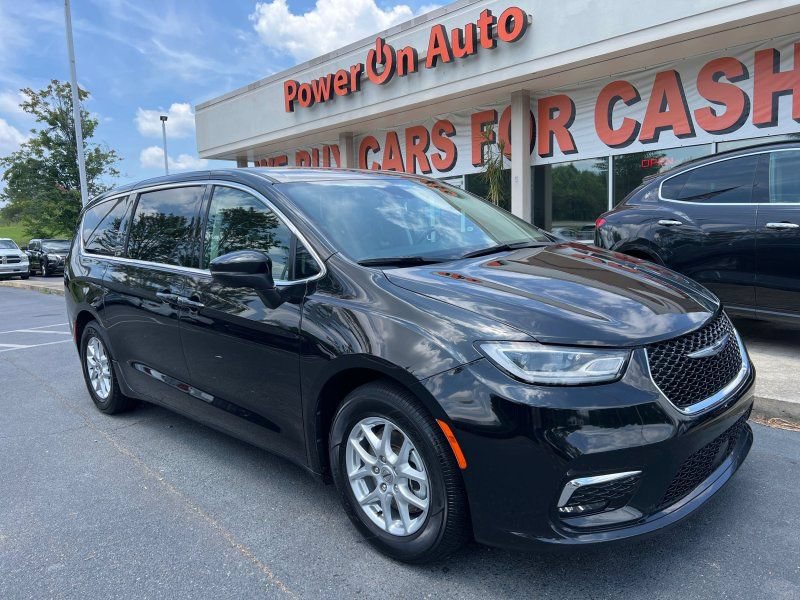 Used 2023 Chrysler Pacifica Touring-L FWD image 1