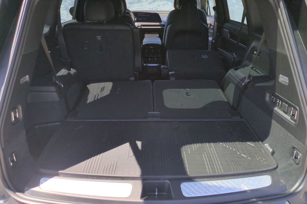 New 2026 Cadillac Vistiq Luxury w/ LPO, Floor Liner Package AWD/4WD image 13