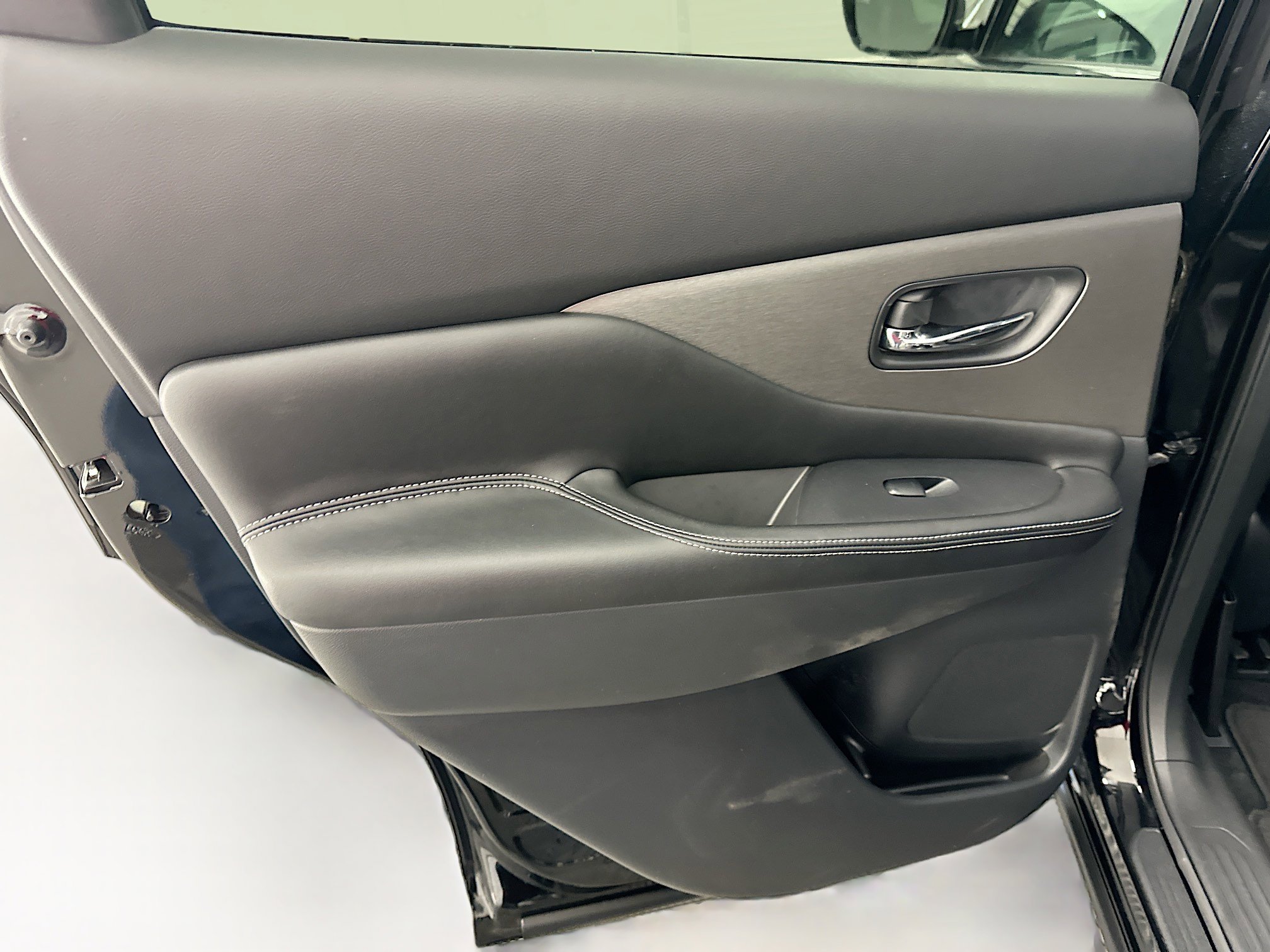 Used 2024 Nissan Murano SV image 26