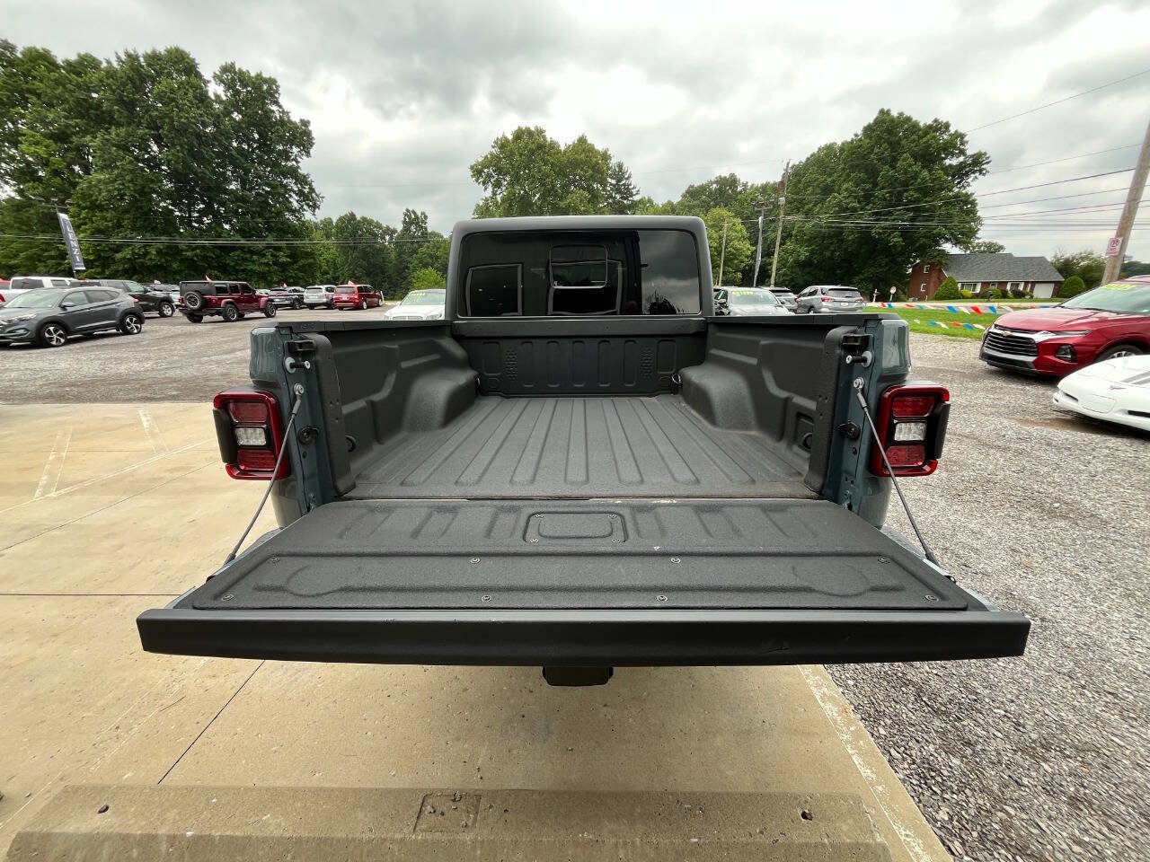 Used 2024 Jeep Gladiator Sport AWD/4WD image 7