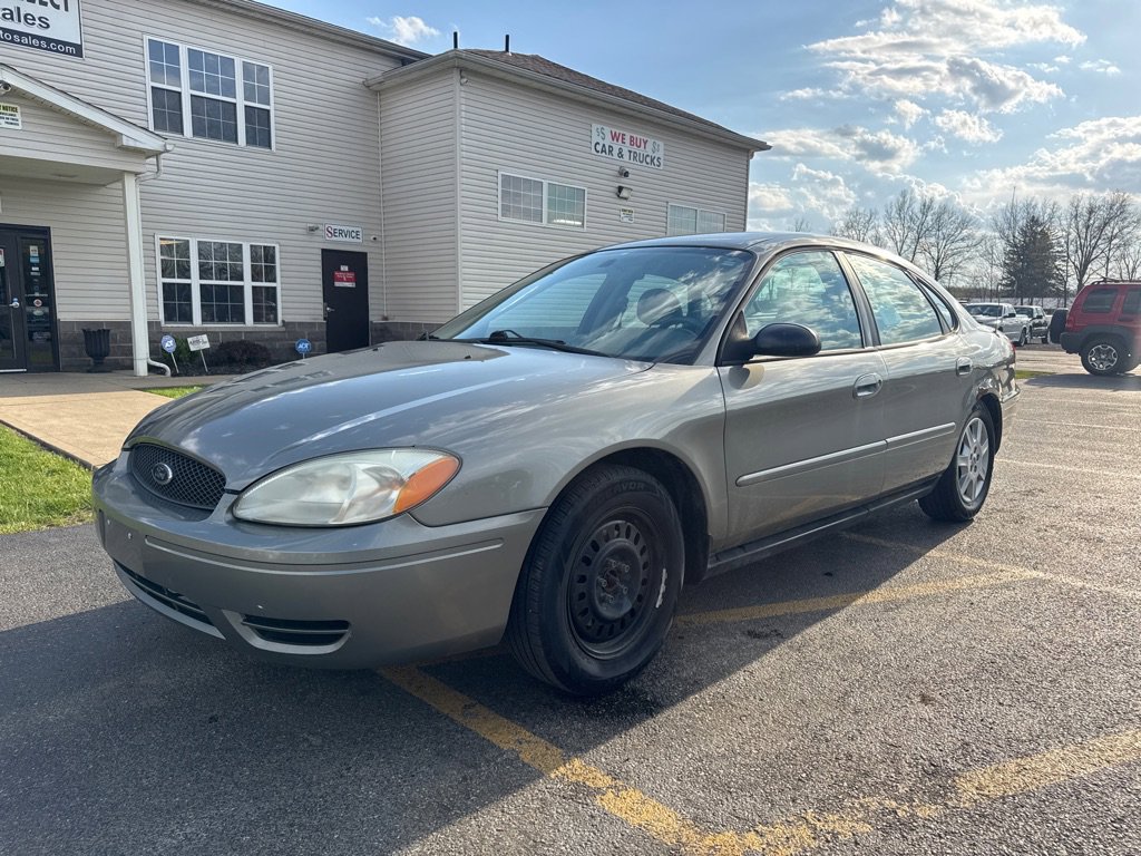 Used 2004 Ford Taurus SE FWD image 2